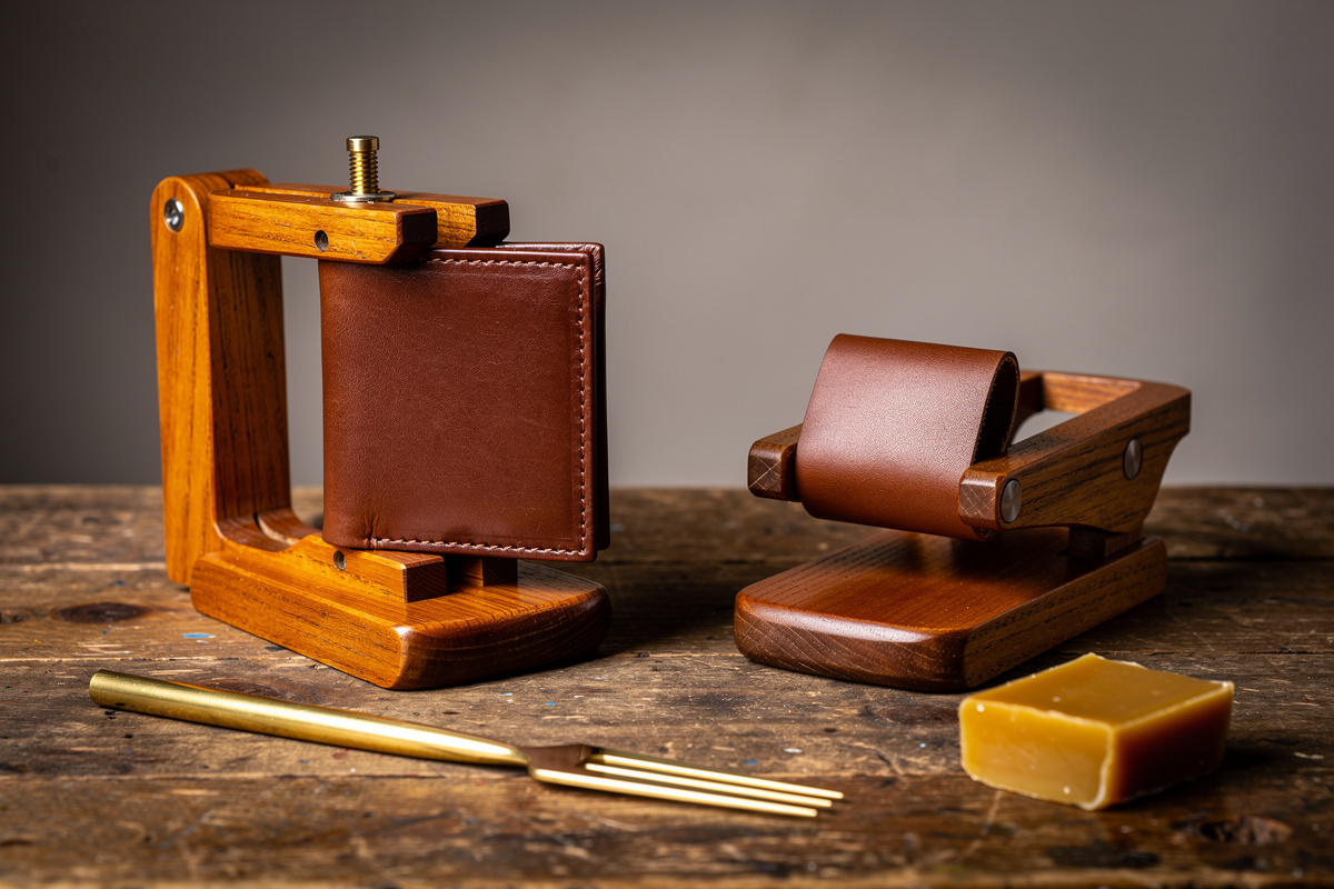 Stitching Pony vs Stitching Clamps: Which Holds Leather Better?