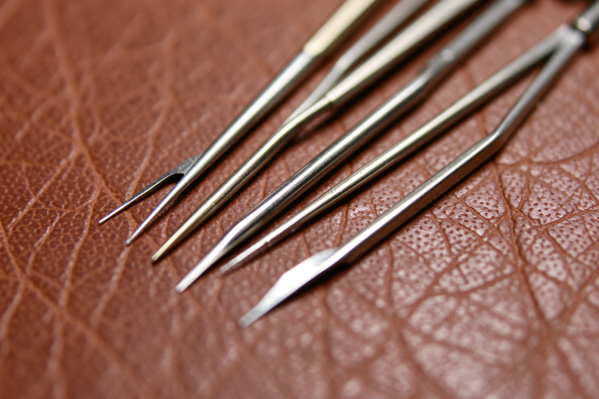 Leather Sewing Machine Needles Guide: Points & Sizes